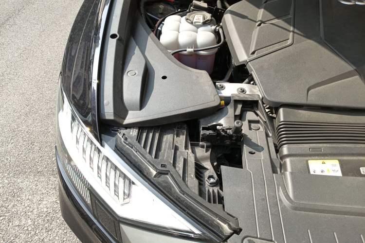 Used Audi Q8 2021 55 TFSI Prestige Dynamic Edition Engine Bay Right