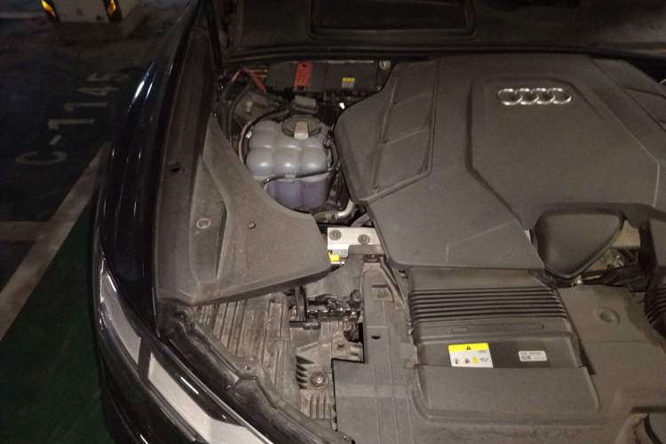 Used Audi Q8 2021 55 TFSI Luxury Dynamic Edition Engine Bay Right