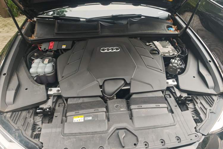 Used Audi Q8 2021 55 TFSI Luxury Dynamic Edition Engine Bay