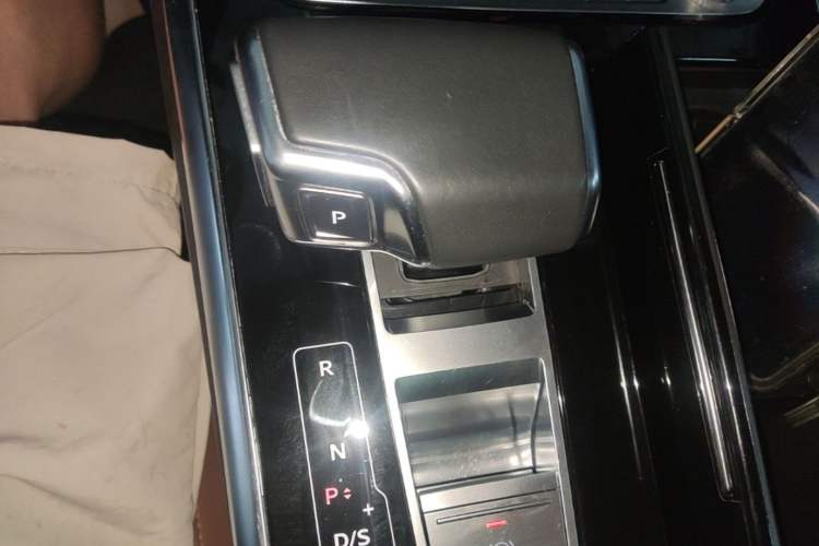 Used Audi Q8 2021 55 TFSI Luxury Dynamic Edition Gear Lever