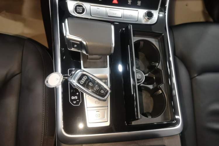 Used Audi Q8 2021 55 TFSI Luxury Dynamic Edition Gear Lever
