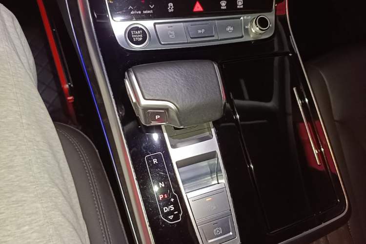 Used Audi Q8 2021 55 TFSI Luxury Dynamic Edition Gear Lever