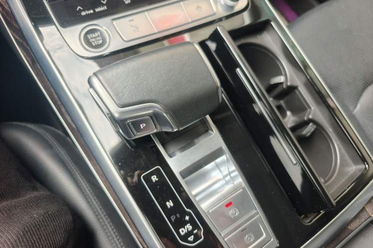 Used Audi Q8 2021 45 TFSI Prestige Dynamic Edition Gear Lever