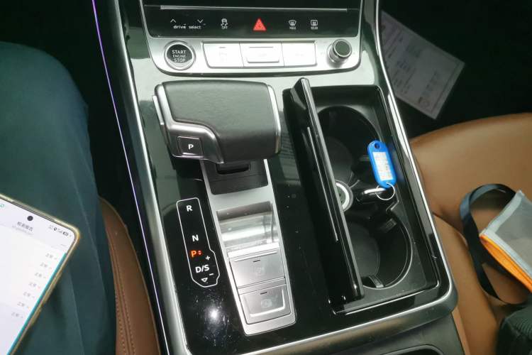 Used Audi Q8 2021 55 TFSI Luxury Dynamic Edition Gear Lever