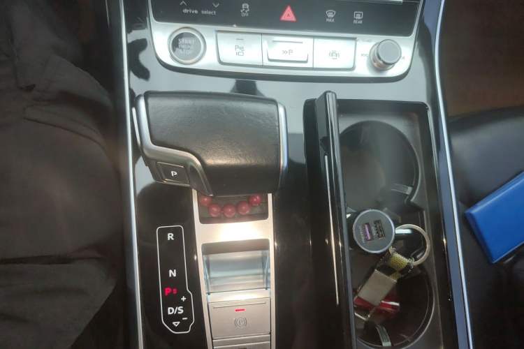 Used Audi Q8 2021 55 TFSI Luxury Dynamic Edition Gear Lever