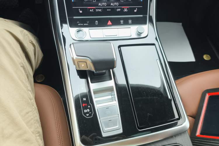 Used Audi Q8 2021 55 TFSI Luxury Dynamic Edition Gear Lever