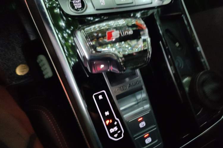 Used Audi Q8 2021 55 TFSI Prestige Dynamic Edition Gear Lever