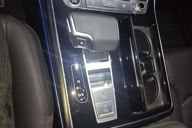 Used Audi Q8 2021 55 TFSI Luxury Dynamic Edition Gear Lever