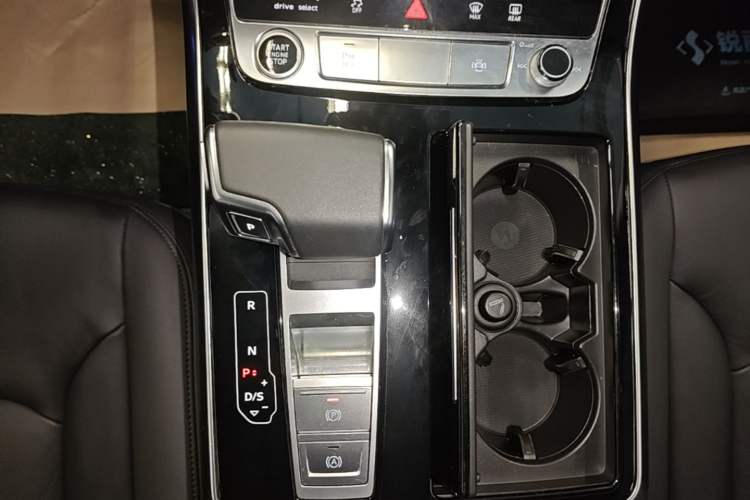 Used Audi Q8 2021 45 TFSI Luxury Prestige Edition Gear Lever