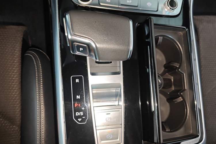 Used Audi Q8 2021 55 TFSI Prestige Dynamic Edition Gear Lever