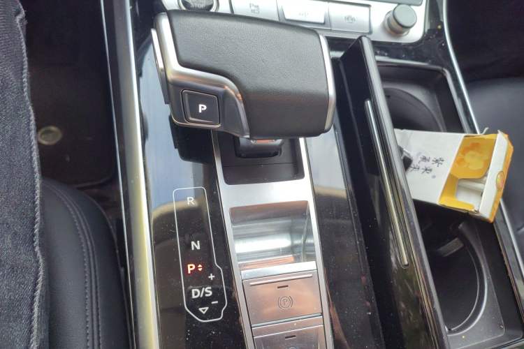 Used Audi Q8 2021 55 TFSI Luxury Dynamic Edition Gear Lever
