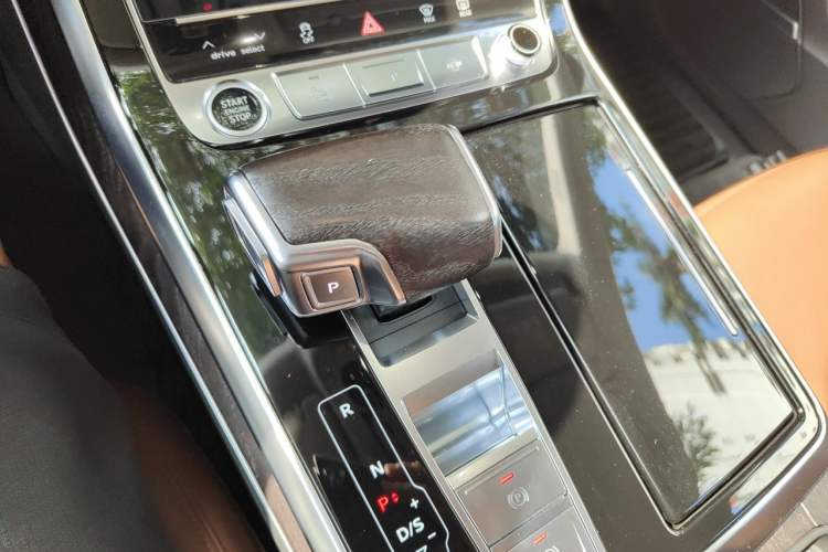 Used Audi Q8 2021 55 TFSI Luxury Dynamic Edition Gear Lever