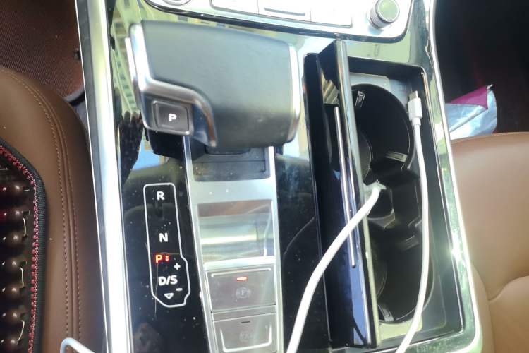 Used Audi Q8 2021 55 TFSI Luxury Dynamic Edition Gear Lever