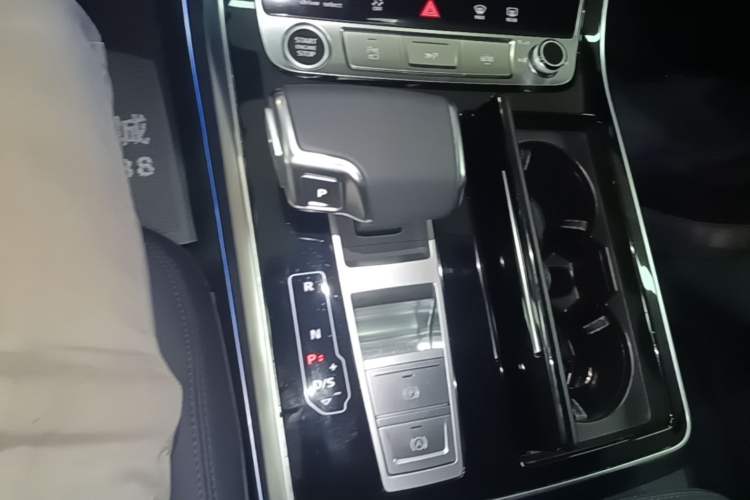 Used Audi Q8 2021 55 TFSI Luxury Dynamic Edition Gear Lever