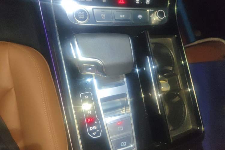Used Audi Q8 2021 55 TFSI Luxury Dynamic Edition Gear Lever