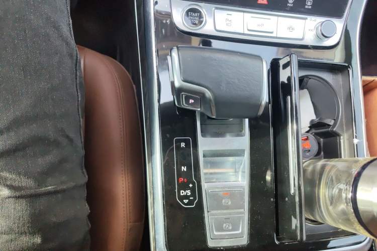 Used Audi Q8 2021 55 TFSI Luxury Dynamic Edition Gear Lever