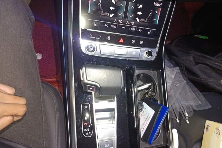 Used Audi Q8 2021 55 TFSI Luxury Dynamic Edition Gear Lever