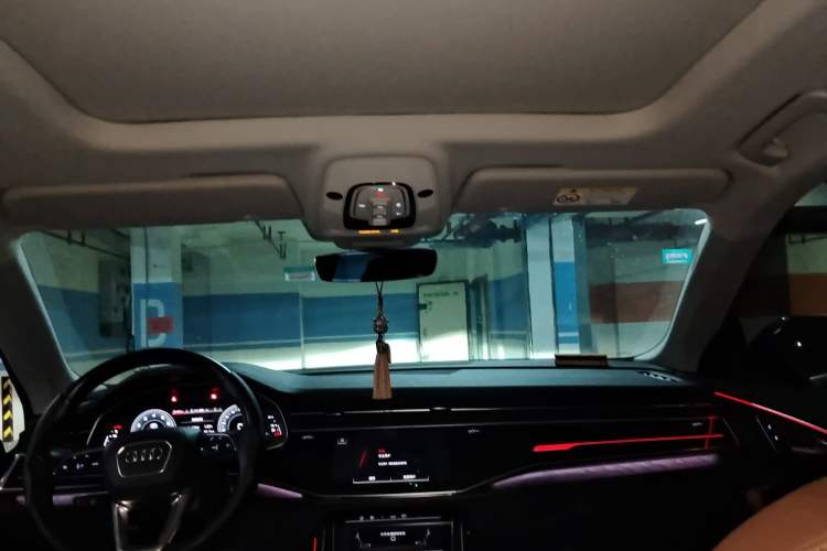 Used Audi Q8 2021 55 TFSI Luxury Dynamic Edition Headliner