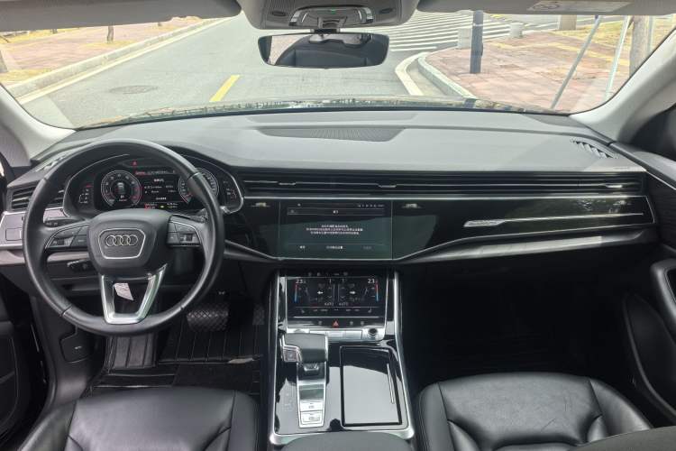 Used Audi Q8 2021 55 TFSI Luxury Dynamic Edition Interior 1