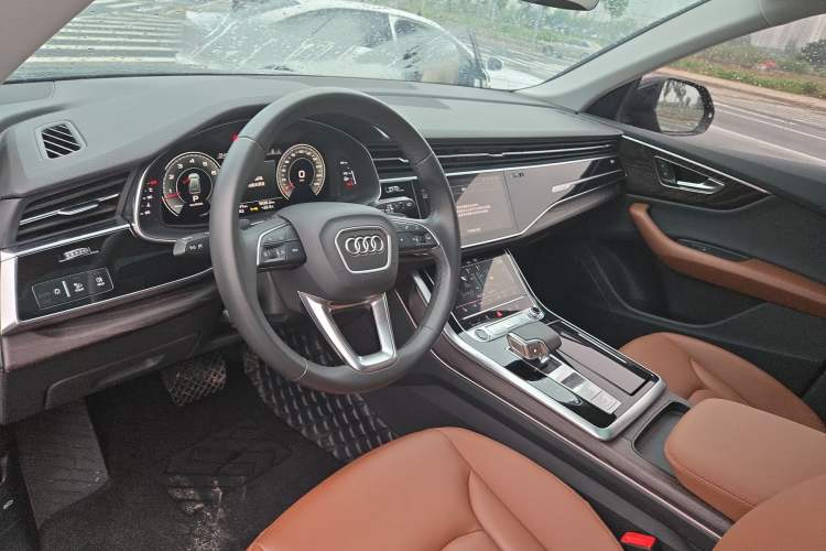 Used Audi Q8 2021 55 TFSI Luxury Dynamic Edition Interior 2
