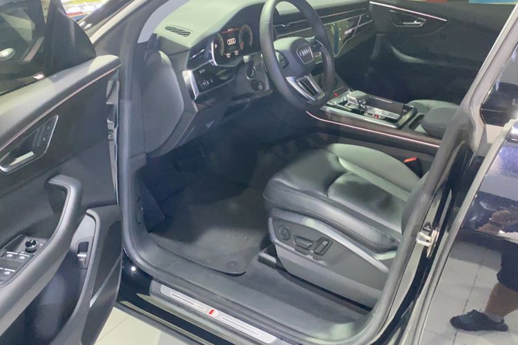Used Audi Q8 2021 55 TFSI Luxury Dynamic Edition Interior 2