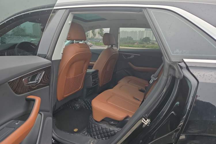 Used Audi Q8 2021 55 TFSI Luxury Dynamic Edition Interior 3