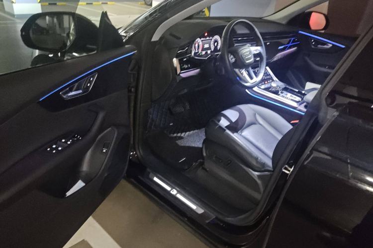 Used Audi Q8 2021 55 TFSI Luxury Dynamic Edition Interior 3