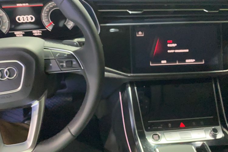 Used Audi Q8 2021 55 TFSI Luxury Dynamic Edition Interior 3