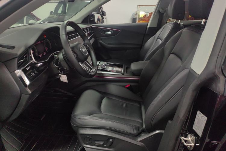 Used Audi Q8 2021 55 TFSI Luxury Dynamic Edition Interior 4