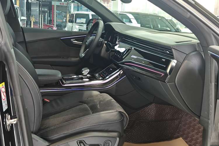 Used Audi Q8 2021 55 TFSI Prestige Dynamic Edition Interior 8
