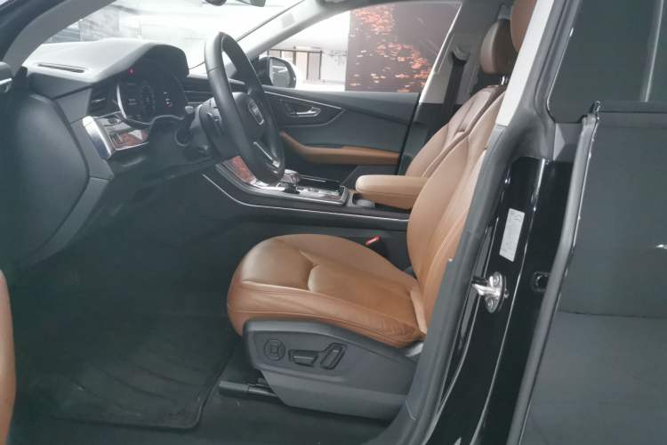 Used Audi Q8 2021 55 TFSI Luxury Dynamic Edition Left Front Seat