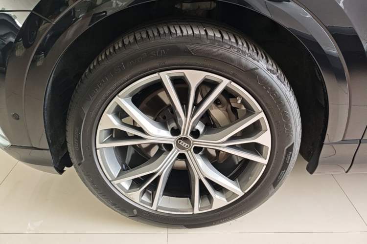Used Audi Q8 2021 55 TFSI Luxury Dynamic Edition Left Front Wheel Hub