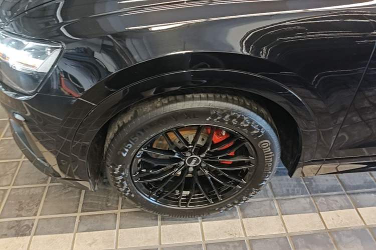 Used Audi Q8 2021 45 TFSI Luxury Prestige Edition Left Front Wheel Hub