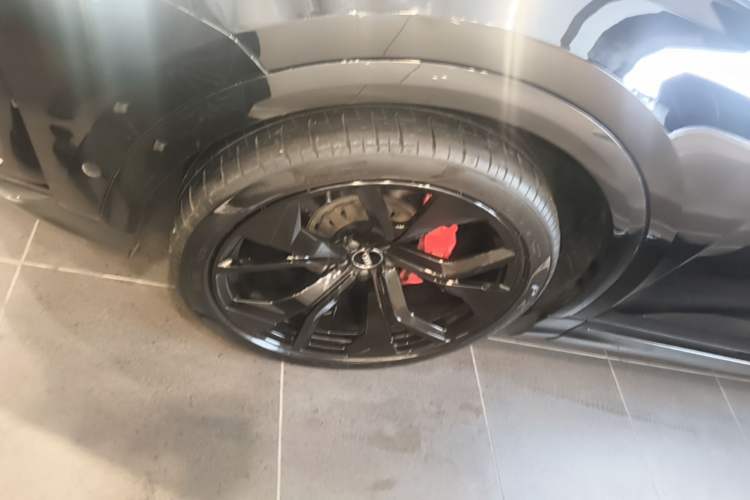 Used Audi Q8 2021 55 TFSI Luxury Dynamic Edition Left Front Wheel Hub