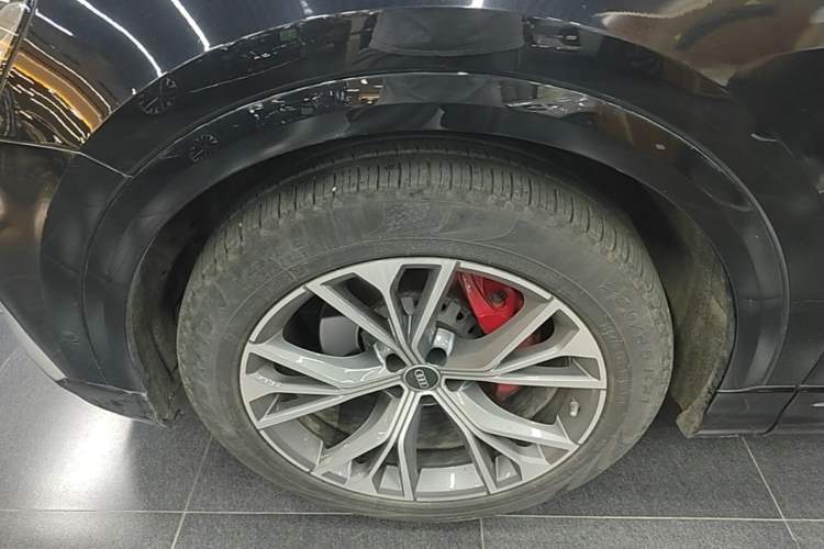 Used Audi Q8 2021 55 TFSI Prestige Dynamic Edition Left Front Wheel Hub