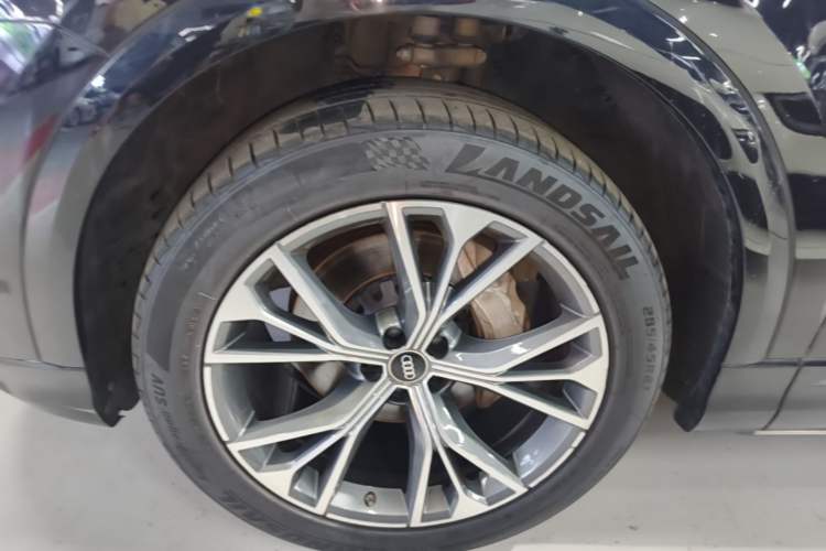 Used Audi Q8 2021 55 TFSI Luxury Dynamic Edition Left Front Wheel Hub