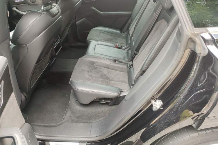 Used Audi Q8 2021 55 TFSI Prestige Dynamic Edition Left Rear Seat