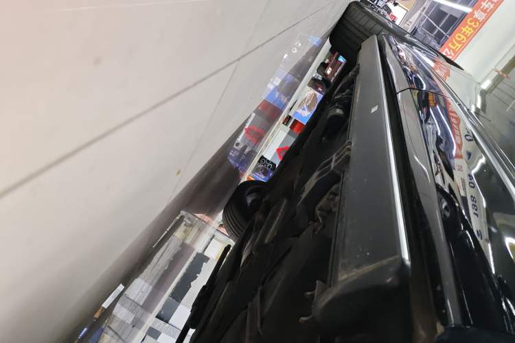 Used Audi Q8 2021 55 TFSI Luxury Dynamic Edition Left Side Sill