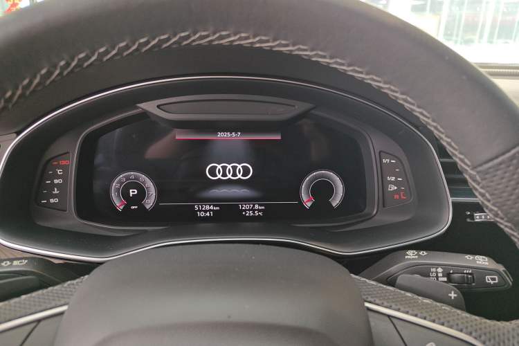 Used Audi Q8 2021 55 TFSI Prestige Dynamic Edition Odometer Close Up