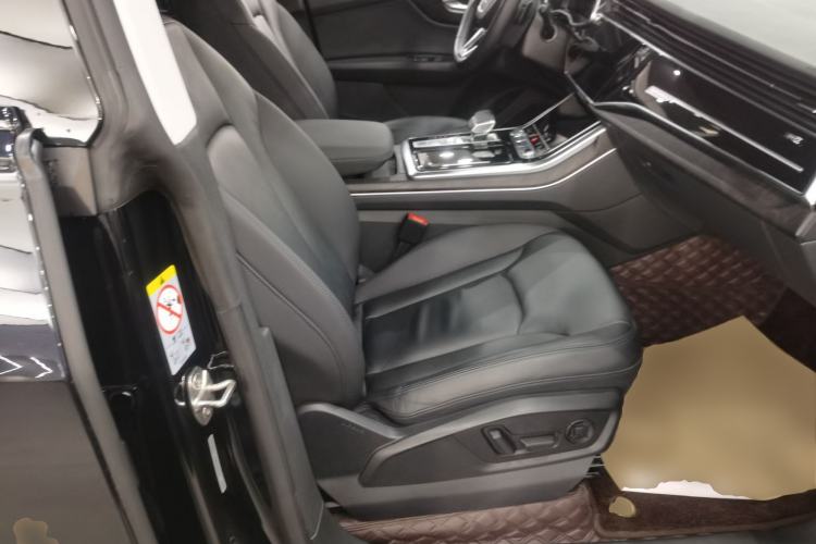 Used Audi Q8 2021 55 TFSI Luxury Dynamic Edition Right Front Seat