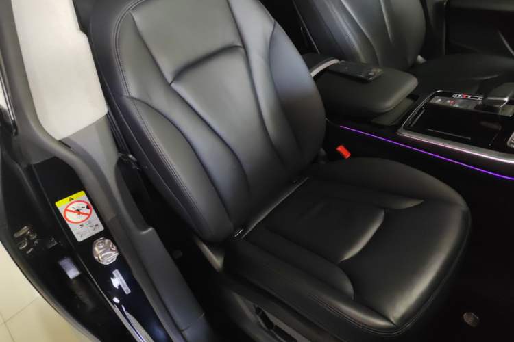 Used Audi Q8 2021 55 TFSI Luxury Dynamic Edition Right Front Seat