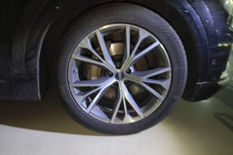 Used Audi Q8 2021 55 TFSI Luxury Dynamic Edition Right Front Wheel Hub