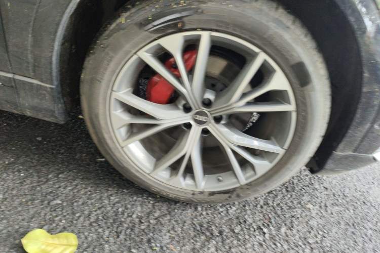 Used Audi Q8 2021 55 TFSI Prestige Dynamic Edition Right Front Wheel Hub