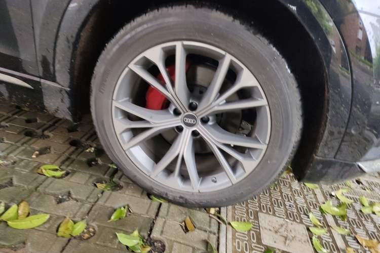 Used Audi Q8 2021 55 TFSI Prestige Dynamic Edition Right Front Wheel Hub