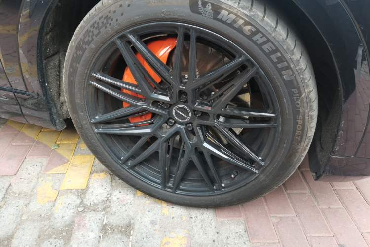 Used Audi Q8 2021 55 TFSI Luxury Dynamic Edition Right Front Wheel Hub