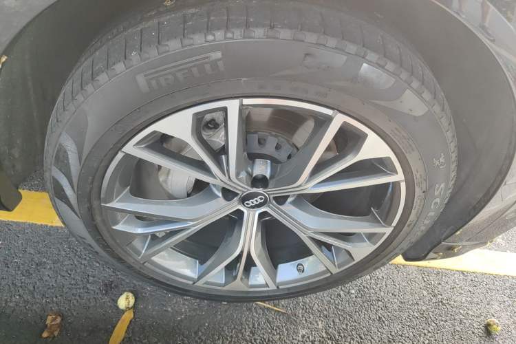 Used Audi Q8 2021 55 TFSI Luxury Dynamic Edition Right Front Wheel Hub