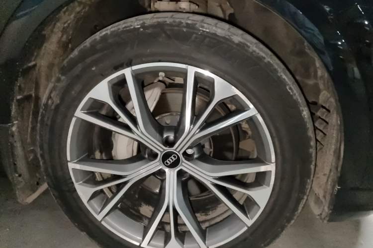 Used Audi Q8 2021 55 TFSI Luxury Dynamic Edition Right Front Wheel Hub