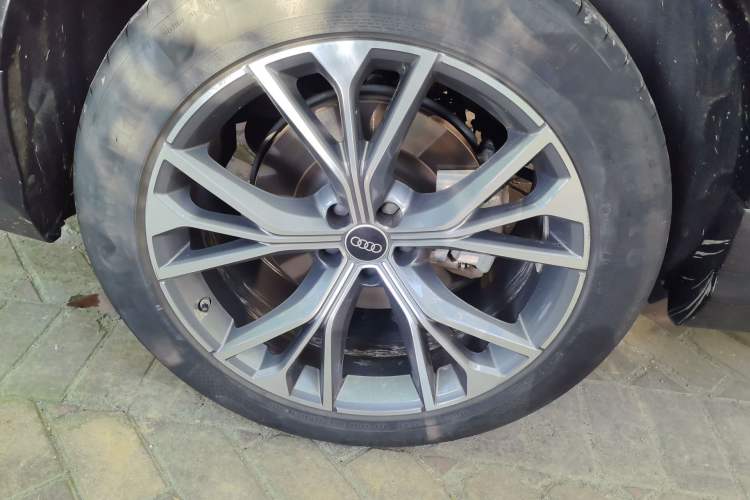 Used Audi Q8 2021 55 TFSI Luxury Dynamic Edition Right Front Wheel Hub