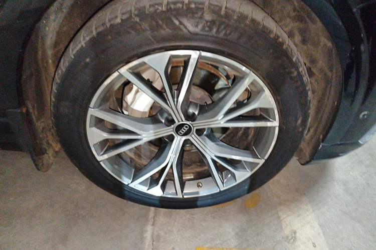 Used Audi Q8 2021 55 TFSI Luxury Dynamic Edition Right Front Wheel Hub