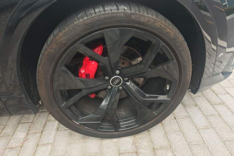 Used Audi Q8 2021 55 TFSI Luxury Dynamic Edition Right Front Wheel Hub